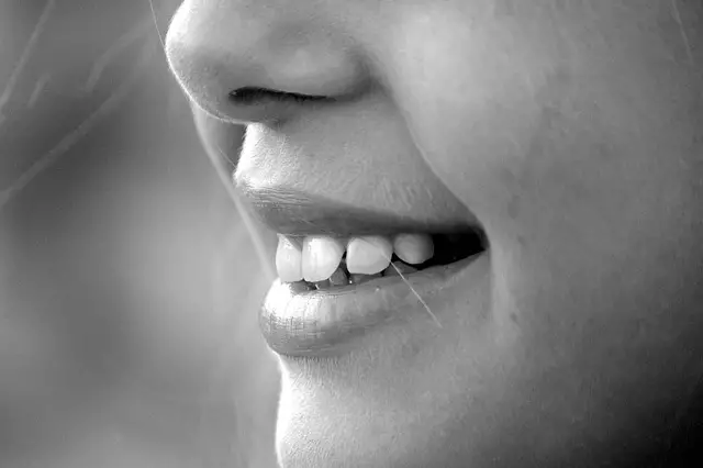 4 خطوات بديلة لخيط الأسنان لضمان فم نظيف