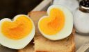 معرفة البيض مسلوقا أم نيئا