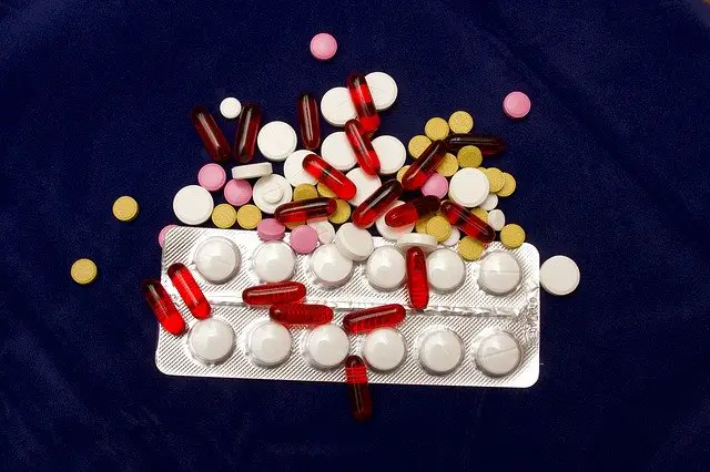تقسيم اقراص الدواء إلى نصفين